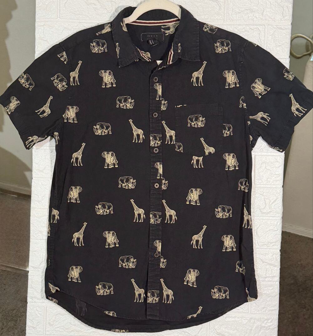 21MEN Men’s Medium Black Safari Animal Print Short Sleeve Button-Up Shirt